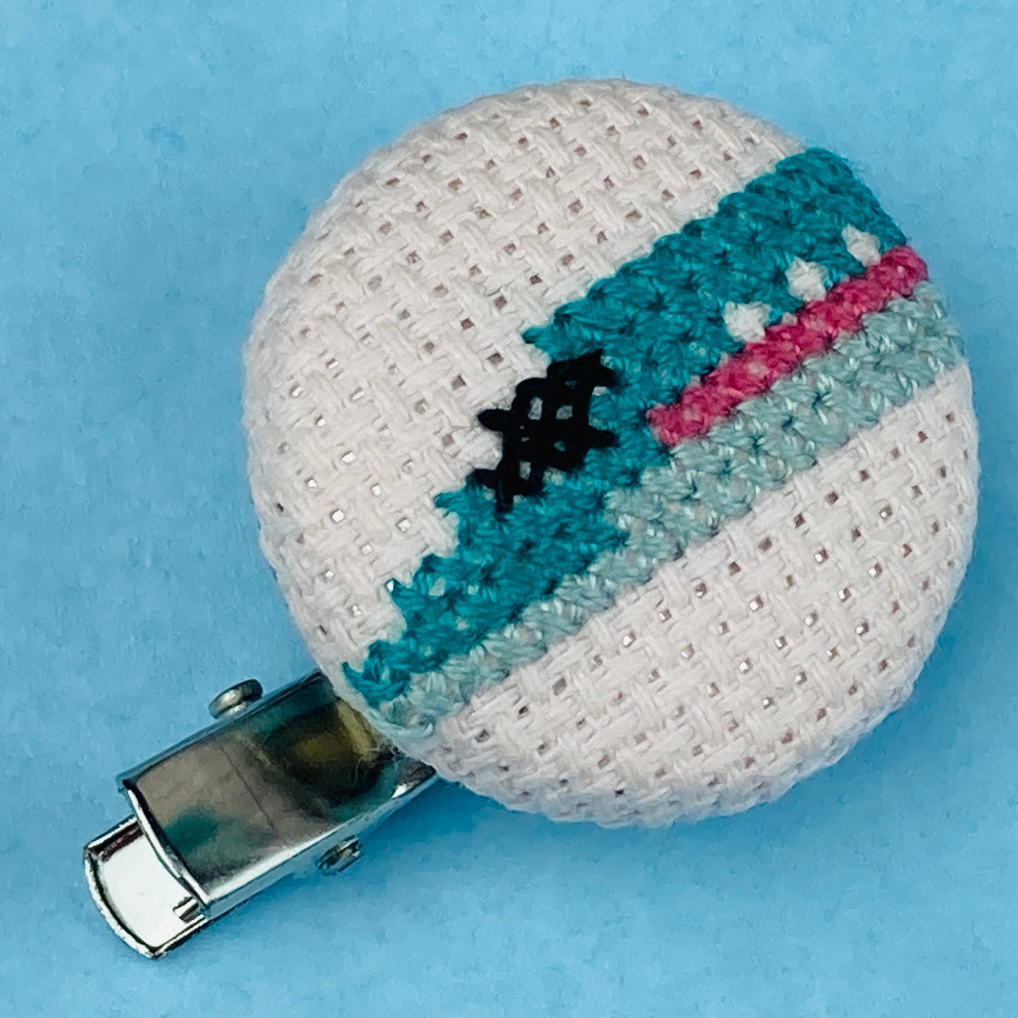 刺繡入りブローチ