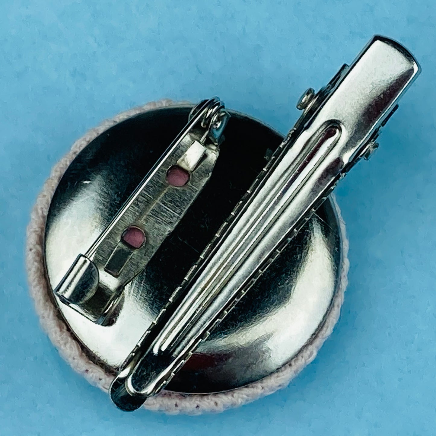 刺繡入りブローチ