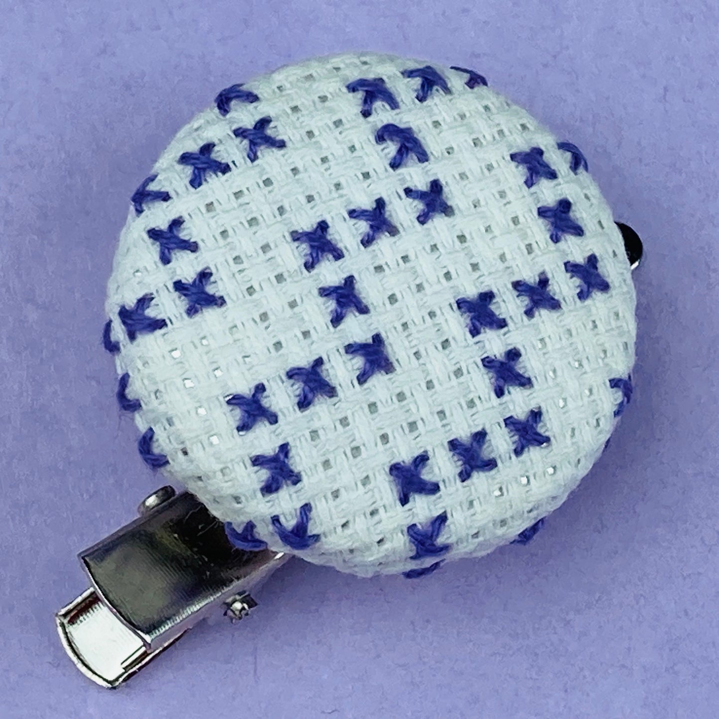 刺繡入りブローチ