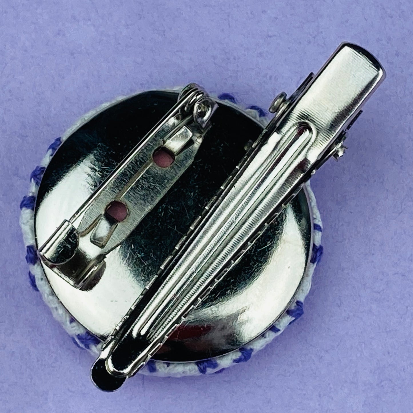 刺繡入りブローチ