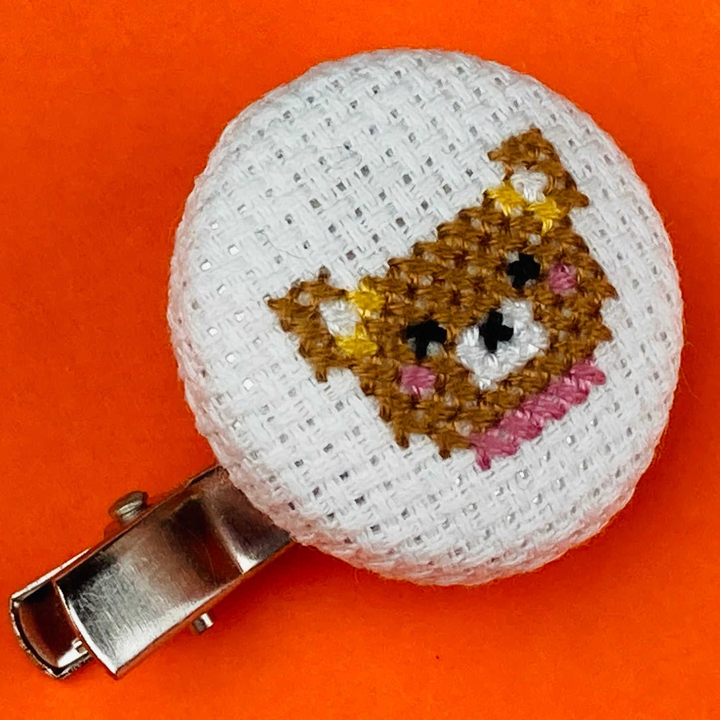 刺繡入りブローチ