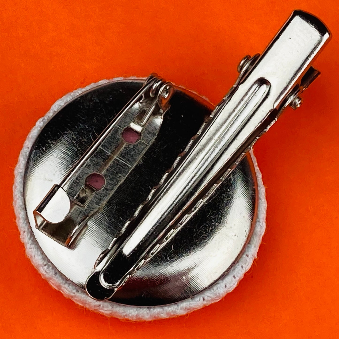 刺繡入りブローチ