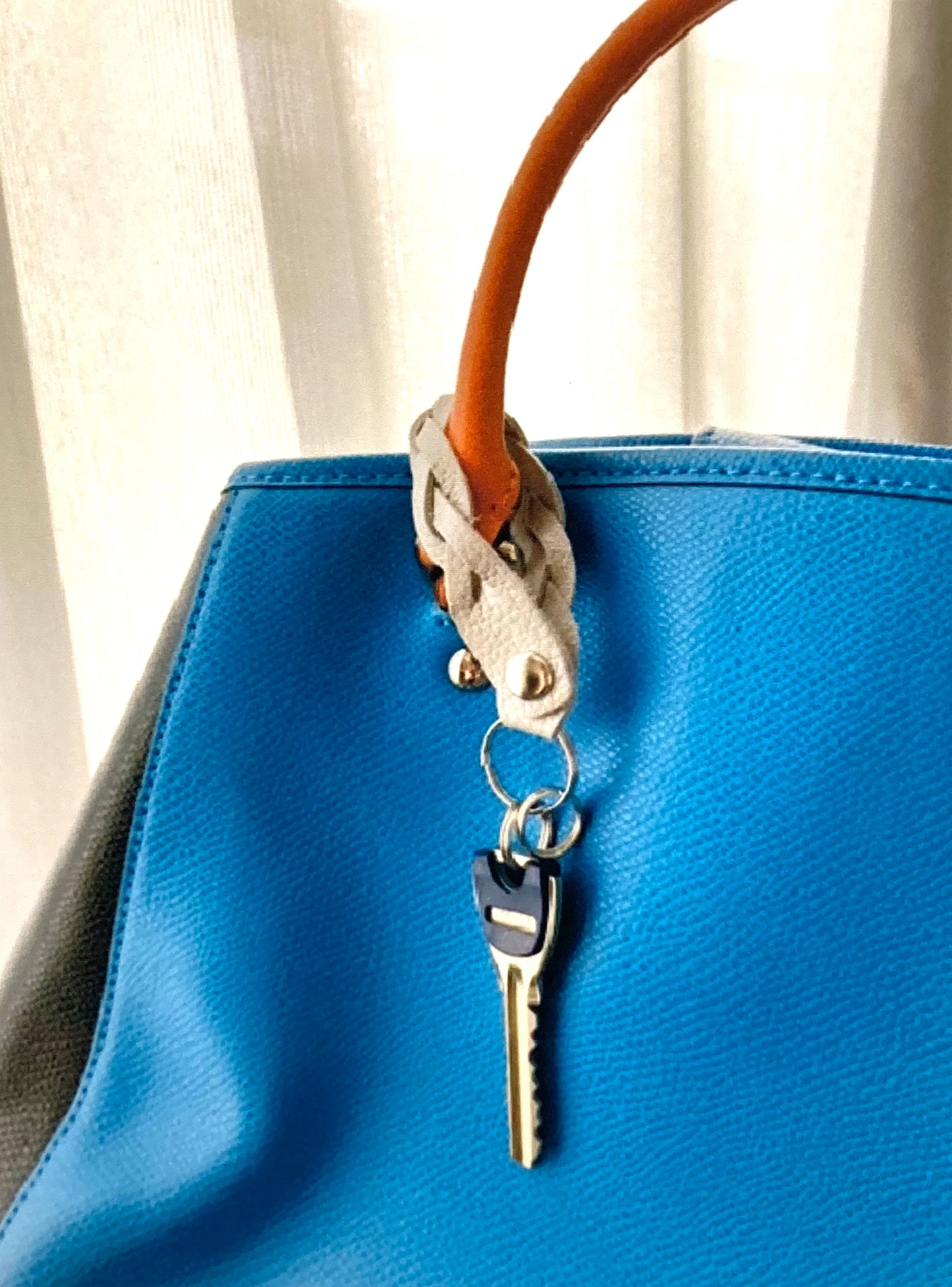 !【本革】!ホック式バックチャーム